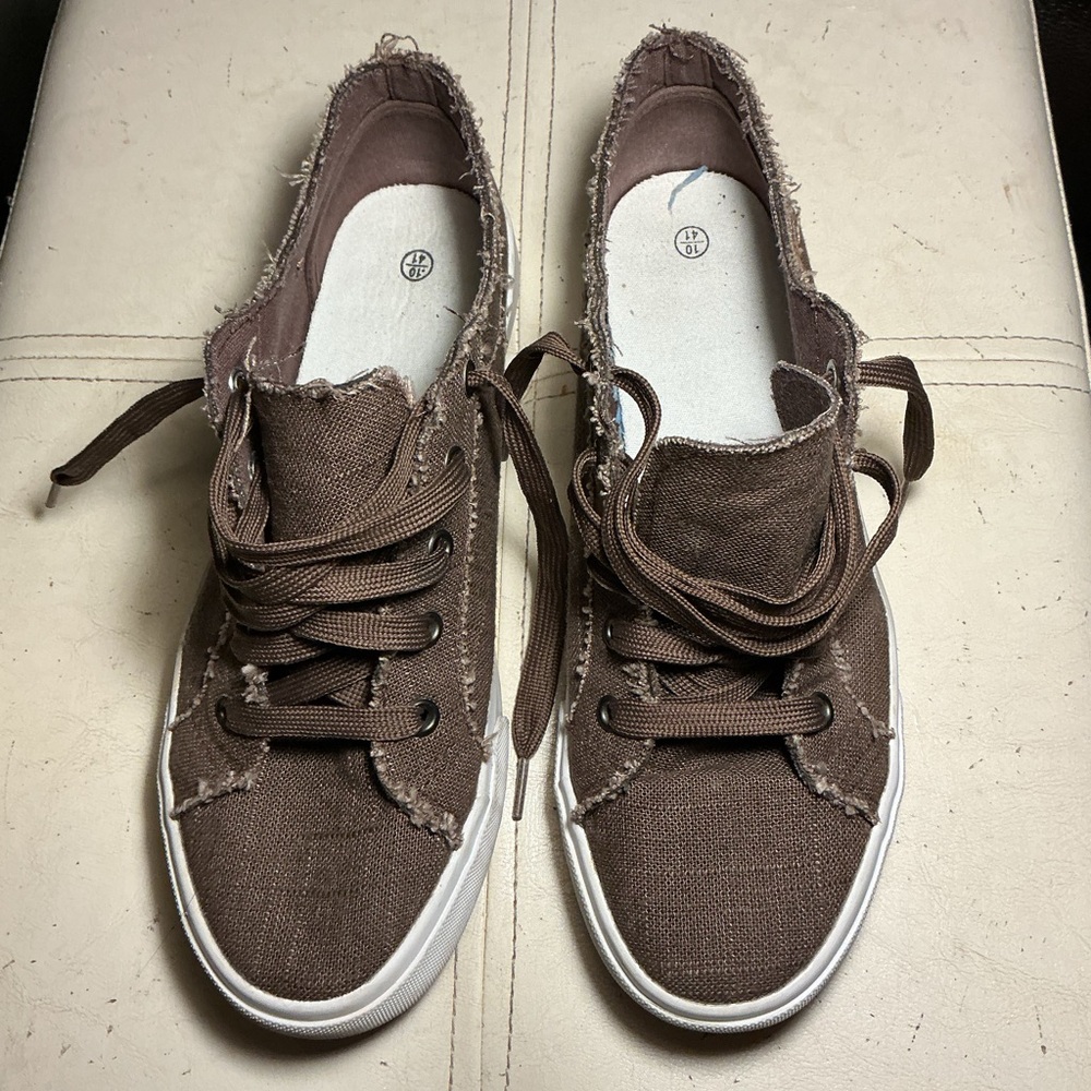 Women's Brown Canvas Lace-Up Sneakers with Frayed Trim